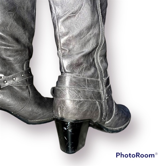 Women’s •9• Gray Heeled Boots - Picture 2 of 4